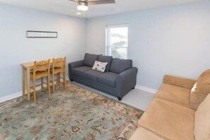 TV - Efficiently near beach 302B (Virginia Beach)