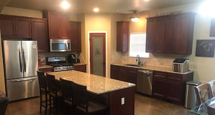 PGA 25 Min away, Dog Friendly, Hot Tub, 3 acres