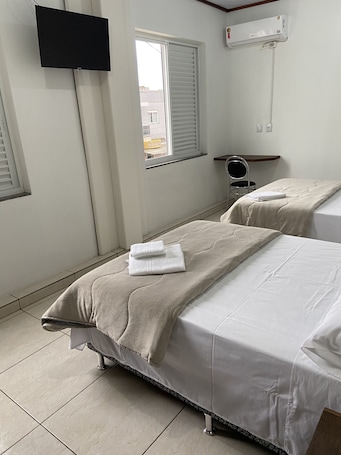 Traditional Double Room | Desk, laptop workspace, free WiFi, bed sheets. City Hotel Tapera