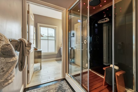 Shower, hair dryer, towels, soap. Luxe Penthouse Loft on Main St- Steam Shower, Elevator, Parking, Views, Kitchen