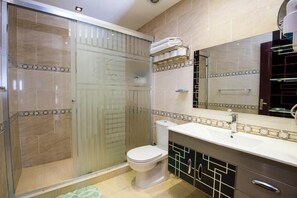 Dusche, Haartrockner, Bidet, Handtücher