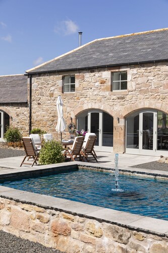 THE STEADING AT WEST LYHAM - stunning, sophisticated five bedroom hideaway 