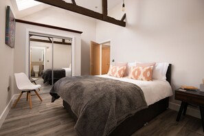 5 Schlafzimmer, Schreibtisch, WLAN, Bettwäsche