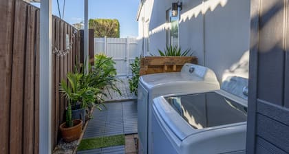 5 mins to Coral Gables/ Parking/ Fast Wi-Fi/ Laundry