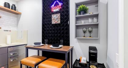 5 mins to Coral Gables/ Parking/ Fast Wi-Fi/ Laundry