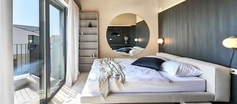 Elegant 4-BR Villa with Hydromassage Pool, Close to Beaches