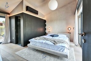 4 Schlafzimmer, Schreibtisch, Bügeleisen/Bügelbrett, kostenloses WLAN