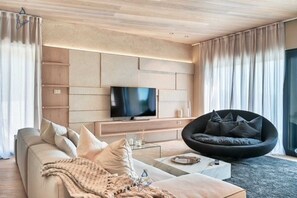 Smart TV, fireplace, video games, DVD player