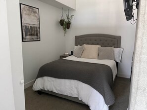1 bedroom, desk, iron/ironing board, free WiFi - Modern Industrial loft in Downtown Sacramento (Sacramento)
