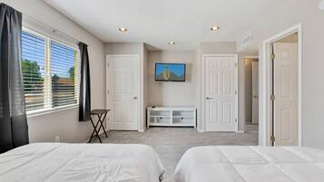 3 sovrum, skrivbord, strykjärn/strykbräda och gratis wi-fi