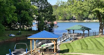 PARADISE FOUND!! Waterfront Lake Retreat w. Dock Fish, Boat, Swim. Pet-Friendly!