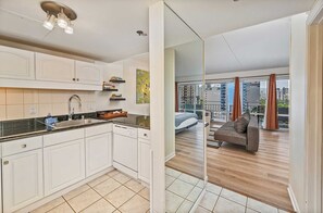 1 slaapkamer, een strijkplank/strijkijzer, wifi, beddengoed