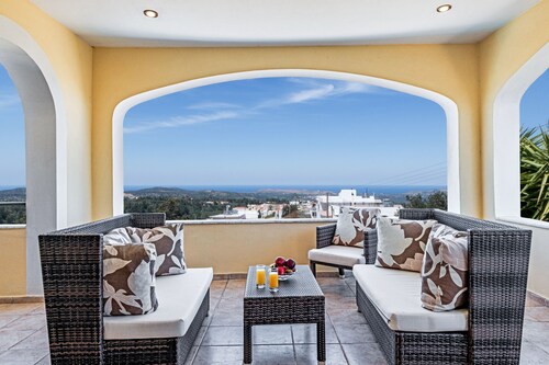 Dim Art Villa - With Private Pool