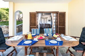 Outdoor dining