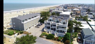 BEACH VIEWS FROM ALL 5 DECKS! HOT TUB! STEPS TO THE BEACH - 3 DAY RENTALS