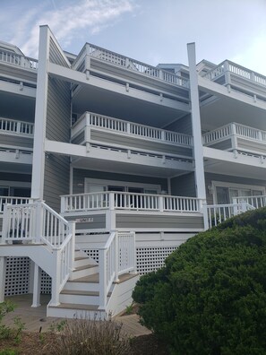 Exterior - BEACH VIEWS FROM ALL 5 DECKS! HOT TUB! STEPS TO THE BEACH - FRI TO FRI RENTALS (Dewey Beach)