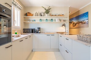 Coffee/tea maker, fridge, microwave, oven