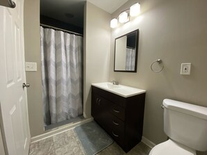 Combined shower/bathtub, hair dryer, towels, toilet paper