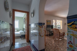 6 Schlafzimmer, Schreibtisch, Bügeleisen/Bügelbrett, kostenloses WLAN