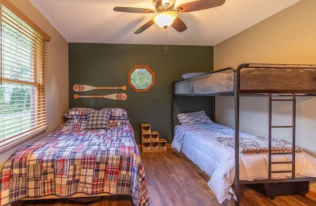 3 chambres, bureau, accès au Wi-Fi (inclus), literie fournie