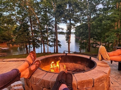 Waterfront Getaway | Firepit, Dock & Fishing