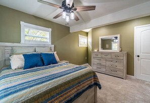 3 slaapkamers, een strijkplank/strijkijzer, gratis wifi, beddengoed