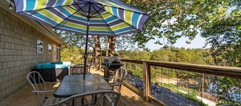 Private Hot Tub! Rustic Retreat Along Douglas Lake