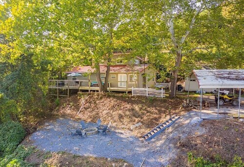Private Hot Tub! Rustic Retreat Along Douglas Lake