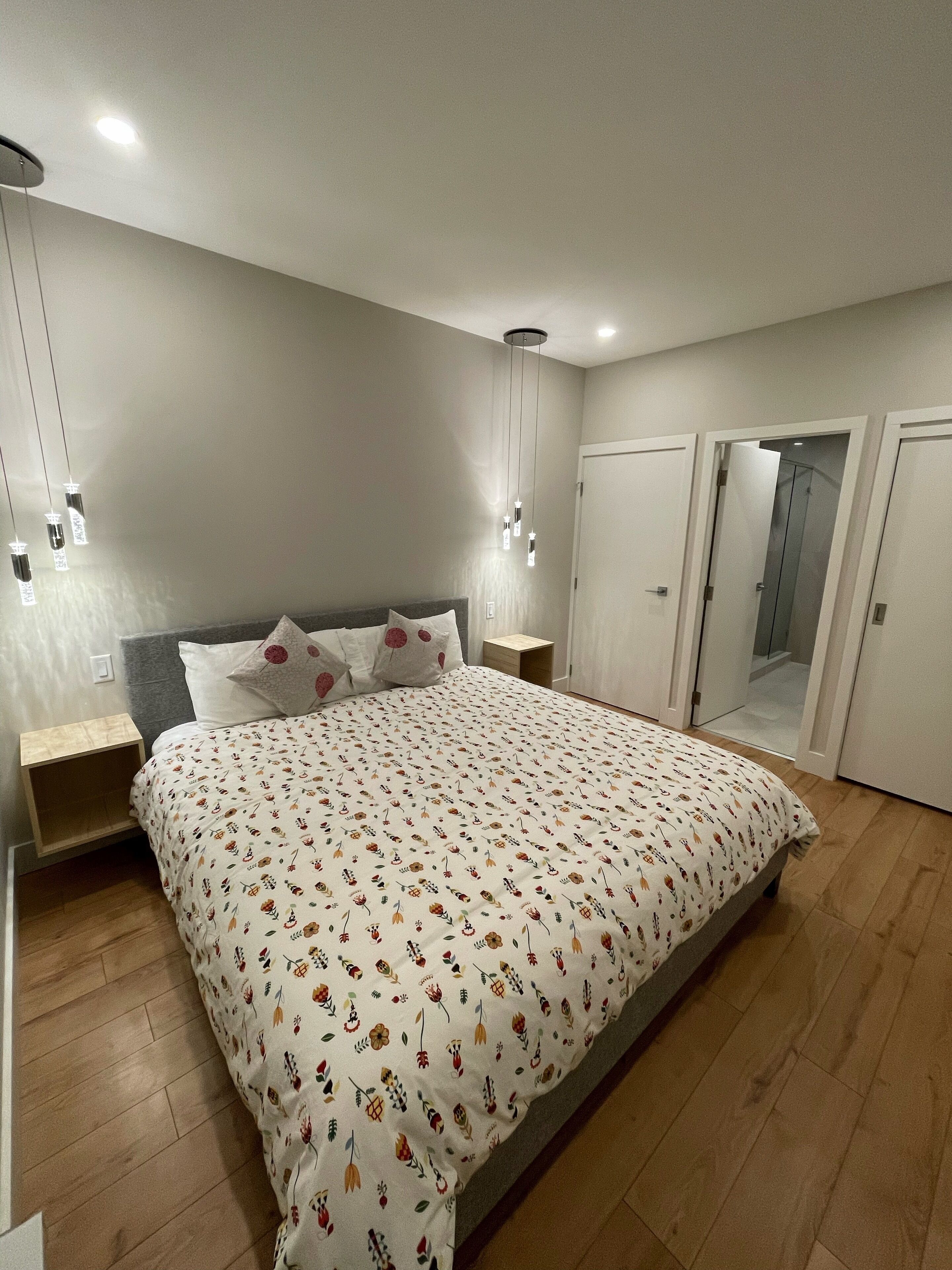 2 bedrooms, iron/ironing board, WiFi (free), bed sheets
