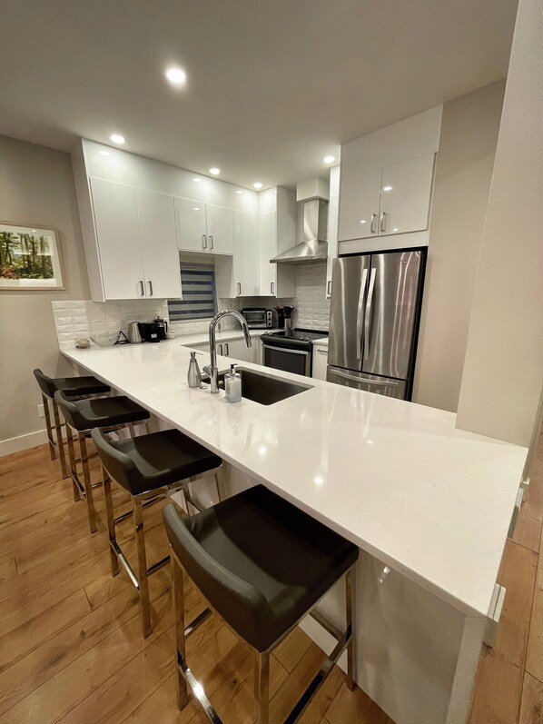 Fridge, microwave, oven, stovetop - Beautiful 2 Bed/2 Bath condo on the Golf Course (Whistler)