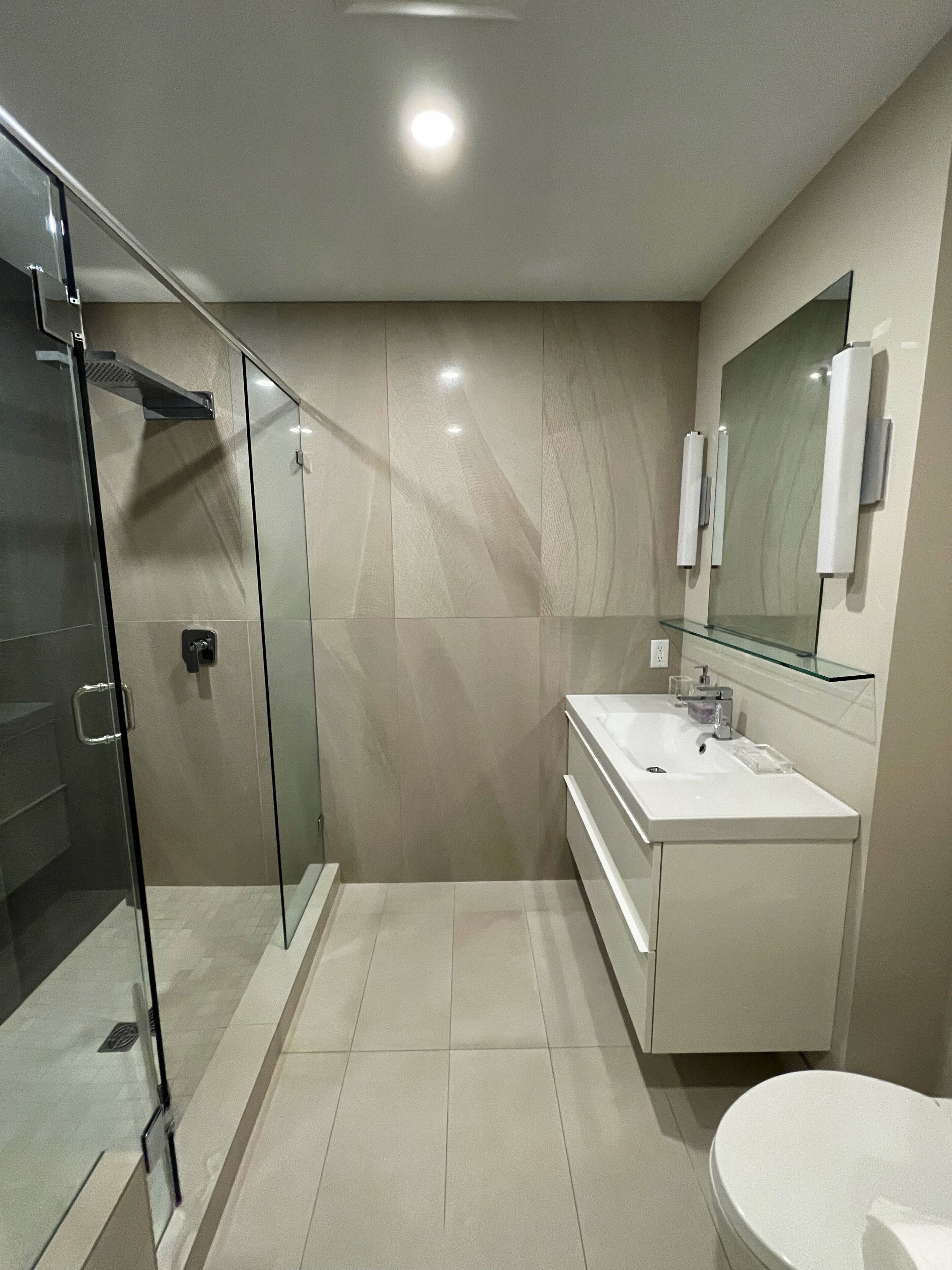 Combined shower/bathtub, hair dryer, towels, soap