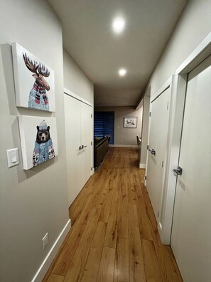 Interior - Beautiful 2 Bed/2 Bath condo on the Golf Course (Whistler)