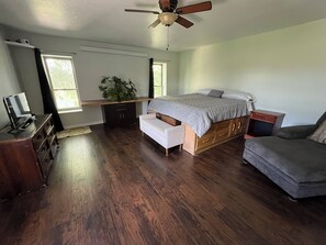 4 bedrooms, free WiFi, bed sheets