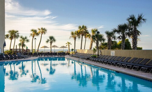 Luxury Beachfront Condo w/ resort amenities, newly remodeled, direct ocean views