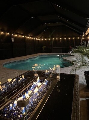 Outdoor pool, a heated pool - Cozy Waterfront Home with Heated Pool and Gulf Access (Cape Coral)