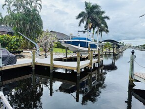 Marina - Cozy Waterfront Home with Heated Pool and Gulf Access (Cape Coral)