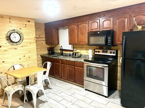Fridge, microwave, oven, stovetop - Devil Anse Off Road Lodging Hatfield & McCoy Trail House  (Matewan)