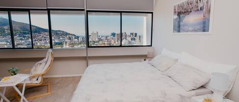 1 quarto, escrivaninha, ferros/tábuas de passar roupa, Wi-Fi de cortesia