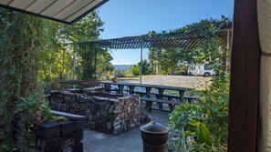 Outdoor dining - Cabin in Ouachita mountains with hot tub and great views! (Oden)