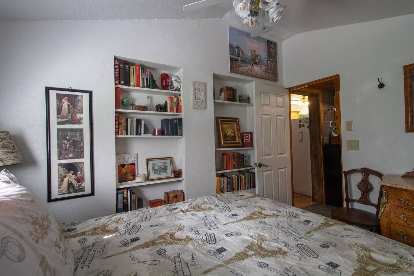 Bedroom 6 at the Prancing Pony