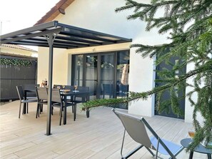 تناول الطعام بالخارج