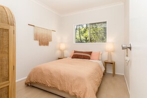 3 bedrooms, bed sheets