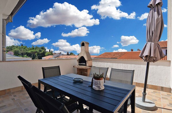 屋外ダイニングエリア