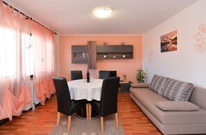 TV - Holiday apartment mit Klimaanlage und Terrasse (Poreč)