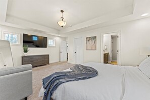 3 bedrooms, desk, iron/ironing board, travel crib