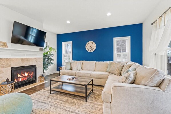 TV, fireplace, Netflix, Hulu