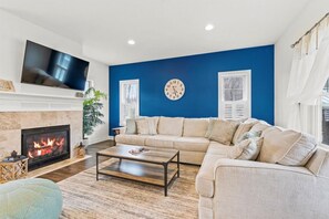 TV, fireplace, Netflix, Hulu