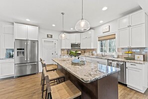 Fridge, microwave, stovetop, dishwasher - Saratoga Home with Lake Access and Outdoor Kitchen Internal name: Lake - Sleeps 8 (Saratoga Springs)