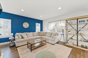 TV, fireplace, Netflix, Hulu