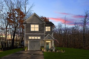 Exterior - Saratoga Home with Lake Access and Outdoor Kitchen Internal name: Lake - Sleeps 8 (Saratoga Springs)